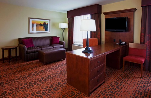Minot Hotel | Hampton Inn & Suites Minot Airport