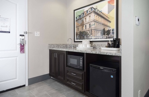 Glenwood South Hotel | Hampton Inn & Suites Raleigh Downtown