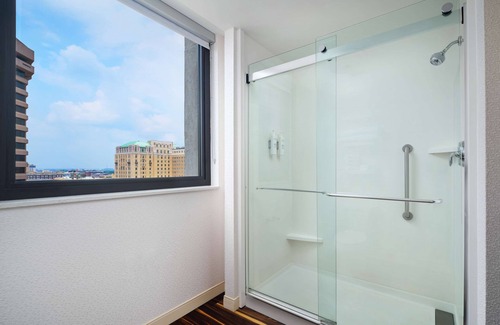 City Center Hotel | Hampton Inn & Suites Richmond - Downtown