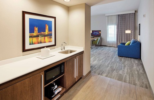 East Sacramento Hotel | Hampton Inn & Suites Sacramento at Csus
