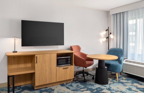 Midway District Hotel | Hampton Inn & Suites San Diego Seaworld