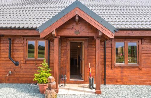 Ellesmere Casa | Hampton Lodge