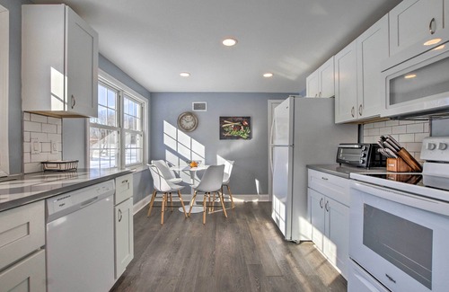 Hampton Hill Historic District Cabaña | Hampton 'Quiet Corner Cottage' w/ Fireplace & Yard