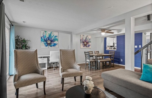 Coliseum Central Casa | Hampton, VA Cozy Townhouse with HUGE Deck