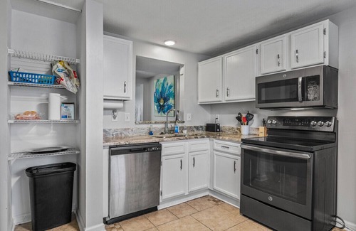 Coliseum Central Casa | Hampton, VA Cozy Townhouse with HUGE Deck