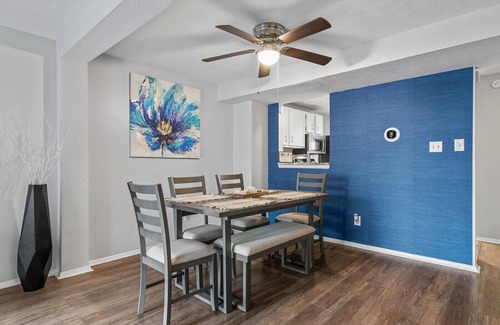 Coliseum Central Casa | Hampton, VA Cozy Townhouse with HUGE Deck