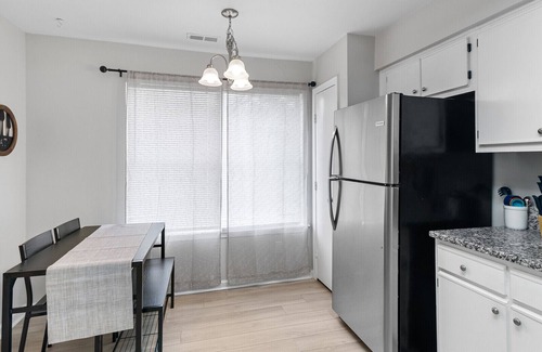 Hampton Casa | Hampton, VA | Townhouse w/ Indoor Fireplace!