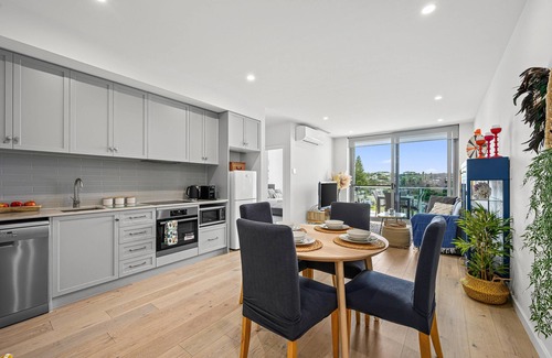 Moana Apartamento | Hamptons by the Beach ~ Moana - Brand New 2 Bed Coastal Apartment 50m from the Sea