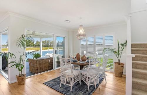 Yamba Casa | Hamptons House - Stylish Waterfront