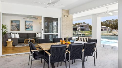 Yamba Casa | Hamptons House - Stylish Waterfront