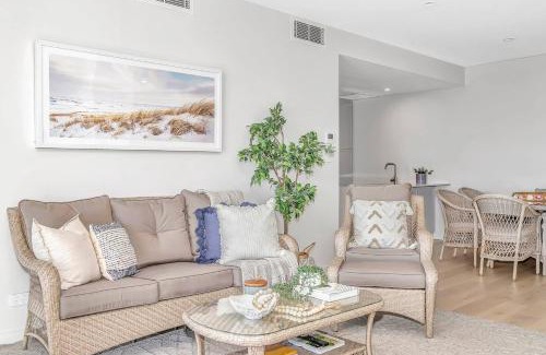 Moana Apartamento | Hamptons-inspired Waterfront Living on Moana Beach
