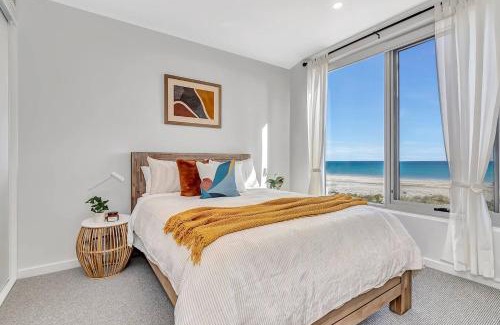 Moana Apartamento | Hamptons-inspired Waterfront Living on Moana Beach