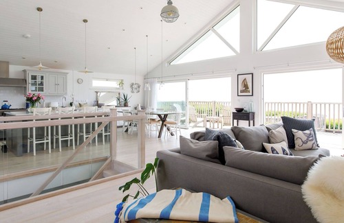 Wittering Casa | Hamptons Style Lux Beach house