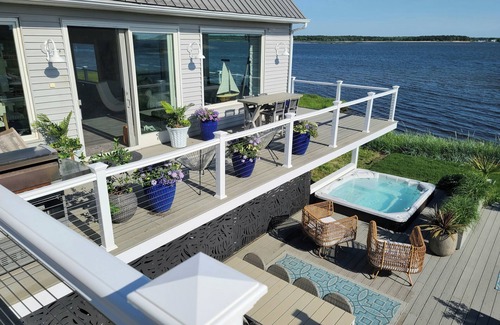 Flanders Casa | Hamptons Waterfront 2-Twins Guest Room in Large Home