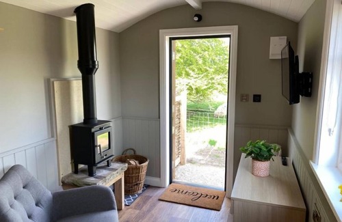 Pocklington Casa | Hand crafted, this shepherds hut is a wonderful place to get away from it all. Set in the foothills