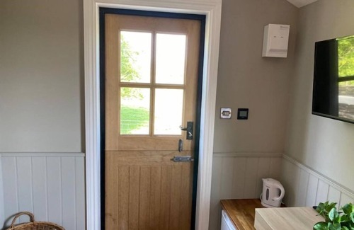 Pocklington Casa | Hand crafted, this shepherds hut is a wonderful place to get away from it all. Set in the foothills