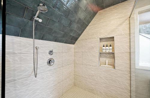 North End Casa | Hand House