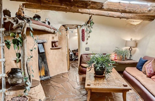 La Tierra Casa | Handcrafted sanctuary on 10 acres only 15 minutes from Santa Fe plaza.