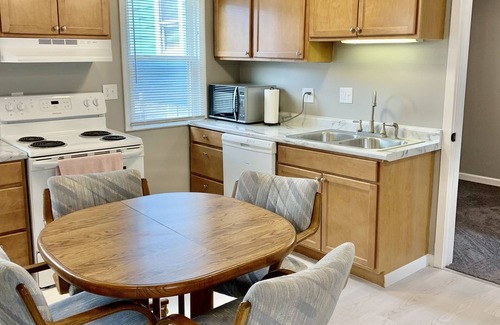 Port Clinton Casa | HANDICAP ACCESSIBLE 3BR HOME IN DOWNTOWN PC