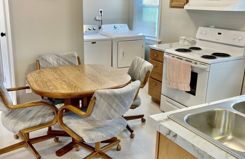 Port Clinton Casa | HANDICAP ACCESSIBLE 3BR HOME IN DOWNTOWN PC