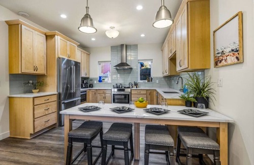 North Star Casa | Handicap-Friendly 4 BR Downtown