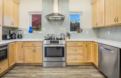 North Star Casa | Handicap-Friendly 4 BR Downtown