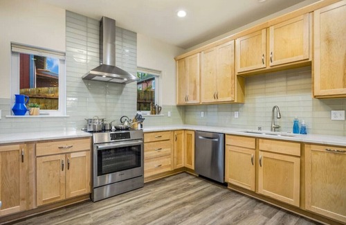 North Star Casa | Handicap-Friendly 4 BR Downtown