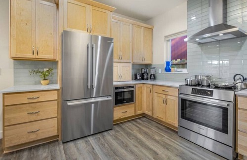 North Star Casa | Handicap-Friendly 4 BR Downtown