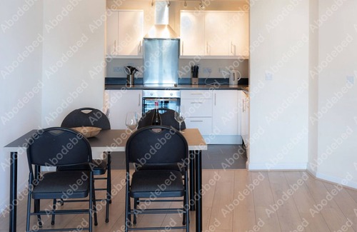 Hemel Hempstead Casa | Handleys Ct, Apt 57 Spacious 2 Bed/2 Bath Apartment in Town Centre Location
