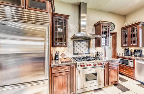Alto Apartamento | Hands Down Retreat: Alto Luxe/Hot Tub/ Views/Quiet
