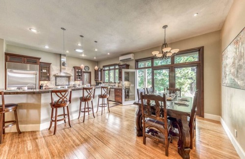 Alto Apartamento | Hands Down Retreat: Alto Luxe/Hot Tub/ Views/Quiet
