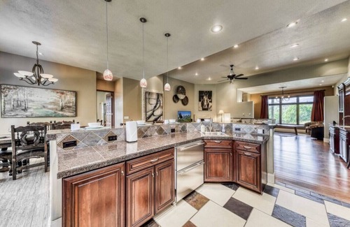 Alto Apartamento | Hands Down Retreat: Alto Luxe/Hot Tub/ Views/Quiet
