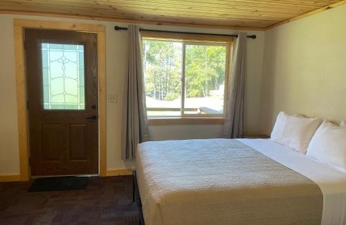 Barnum Cabina | Hanging Horn Lakeside Resort