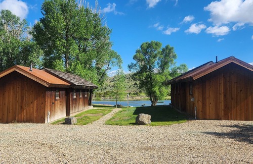 Alder Cabina | Hangman’s Guest Ranch - Tanager Cabin. Entire cabin by historic Virginia City