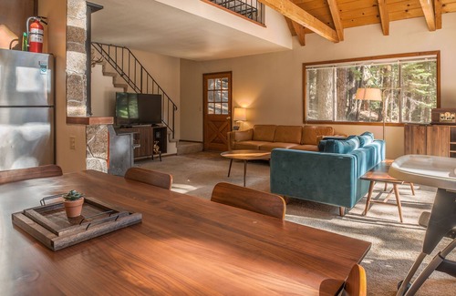 Dorrington Chalet De Esquí | Hangtree Hangout Pet Friendly w/ Lake & Rec Center Access!