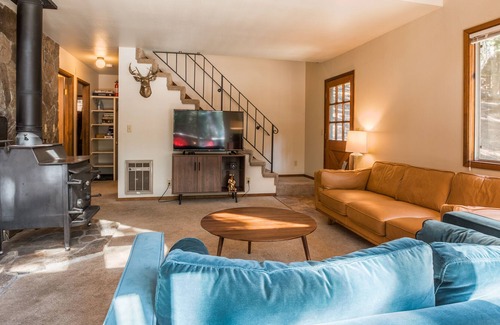 Dorrington Chalet De Esquí | Hangtree Hangout Pet Friendly w/ Lake & Rec Center Access!