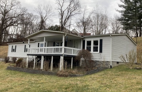 Redstar Casa | Hank's Hilltop Hideaway