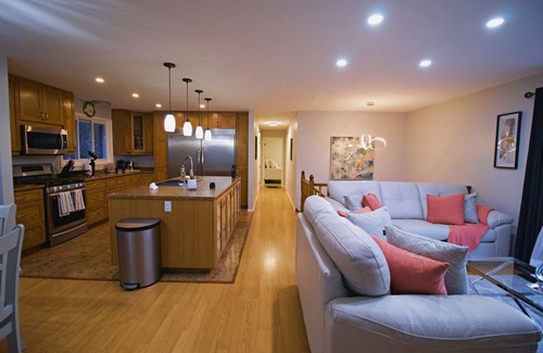 Quinte West Casa | Hanna’s Paradise - A Cozy Private Getaway