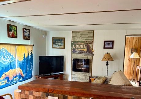 Darby Cabina | Hannon House