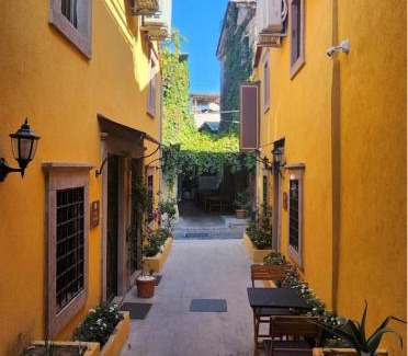 Ayvalik City Center Casa | Hanole Macaron Guest House