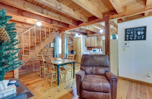 Taswell Cabina | Hansel & Gretel Cabin at White Oaks Cabins