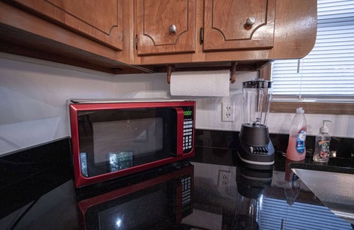 Blairsville Cabina | "Hansel": Spacious Cabin w/ Views, Greenery, Deck!