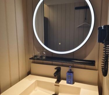 Fengtai Hotel | Hanting Hotel Beijing Fengtai Railway Station Subway Station