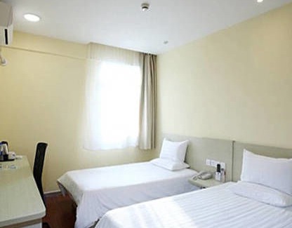 Lingyuan Hotel | Hanting Hotel Lingyuan Shifu Road
