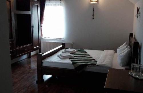 Romuli Casa | HANUL TENTEA