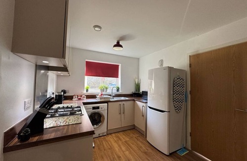 Swindon Casa | Hanwell House SN25 Long Stays Sleep 5 Free Parking
