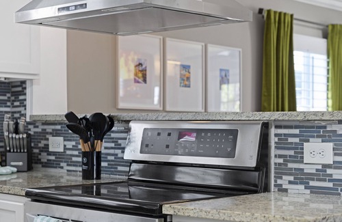 Hapeville Casa | Hapeville Haven is just 7 mins from Hartsfield Jackson International Airport.