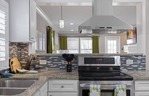 Hapeville Casa | Hapeville Haven is just 7 mins from Hartsfield Jackson International Airport.