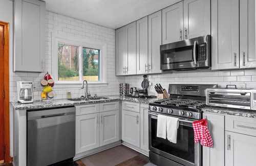 Hapeville Casa | Second Home - 3 BDR 2 BA minutes to airport and downtown