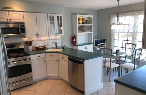 Admiral Estates Casa | HAPPILY EVER AFTER BEACH HOUSE